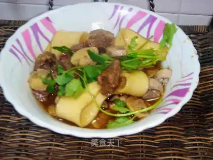 Stewed beef brisket with mushroom and potato flour