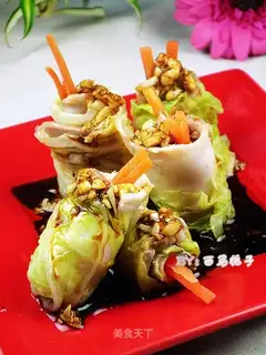 Garlic and white pork cabbage roll