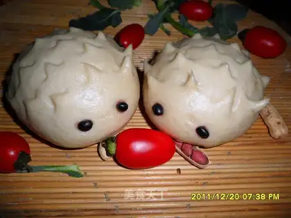 Small hedgehog bean paste bun