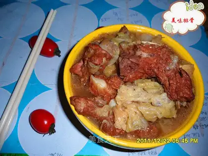 Stewed pork ribs with cabbage