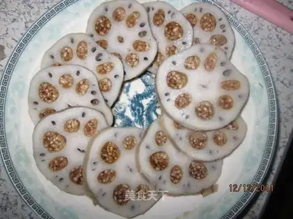 Brown sugar glutinous rice lotus root