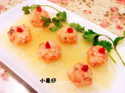 Chinese wolfberry shrimp balls in oyster sauce