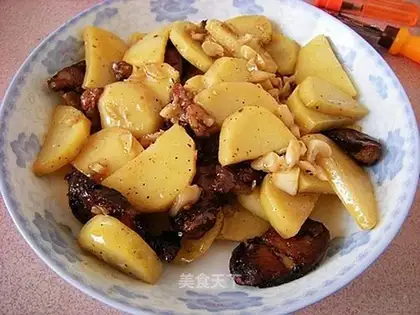 Sausage and potato chips