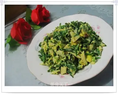 Scrambled eggs with bamboo shoots and leeks
