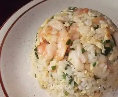 Fried egg rice with shrimp and leeks