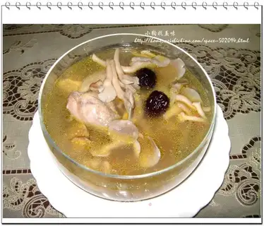 Chicken soup with mushrooms