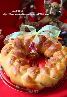 Christmas garland bread