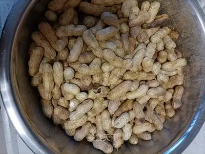 Fried peanuts