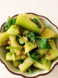 Hands on the cucumber