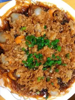 Garlic fan steams the meat