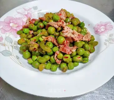 Peas, fried meat