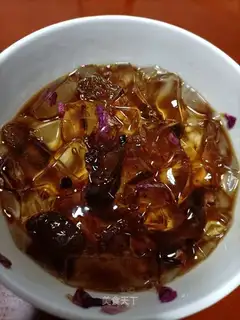 Rose raisins, red sugar