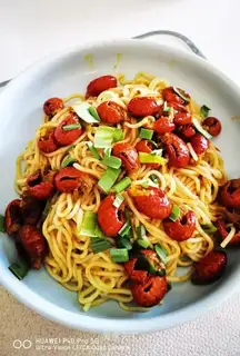 Curry lobster noodles