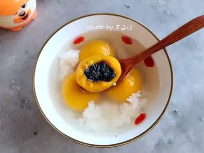 Pumpkin black and sesame soup