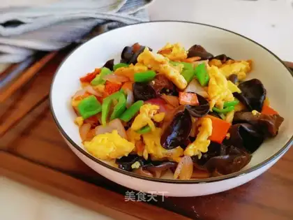 Eggs and wooden onions