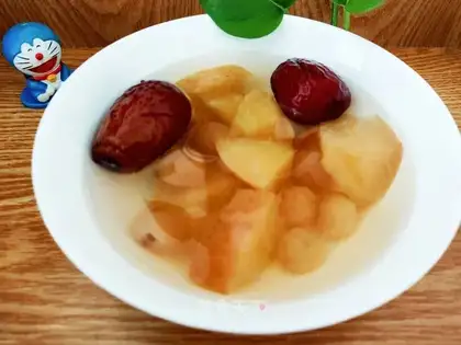 Red-tree cinnamon apple water