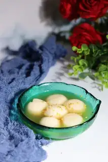Salted egg and yellow-flowed soup