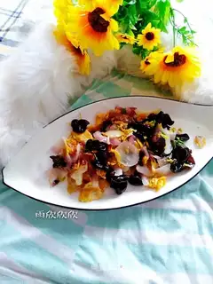 Onion wooded eggs