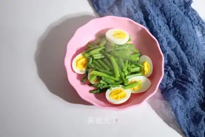 Egg stork salad
