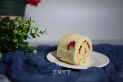Strawberry roll