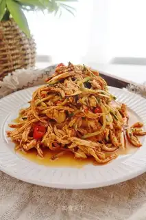 Spicy red-oiled chicken silk