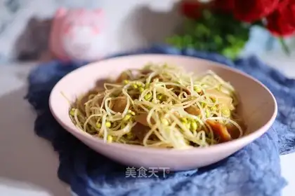 Soccer bean sprouts