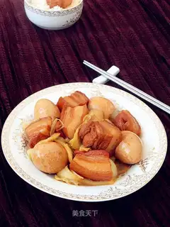 Scrambled eggs and cabbage