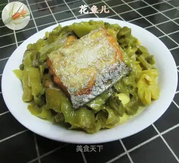 Sour sauce with fish
