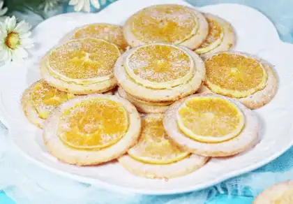 A sip of orange cookies