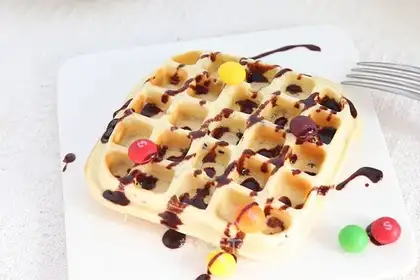 Black sesame cream waffles