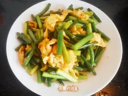 Garlic fried eggs