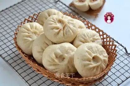 The apricot, the meat bun