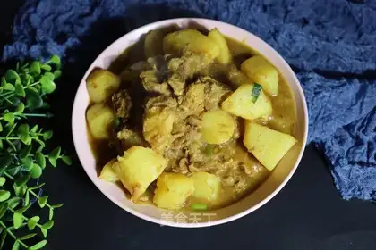 Curry cow and potatoes