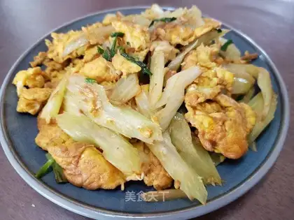 Cricket fried goose eggs