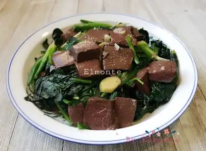 Spinach and duck blood