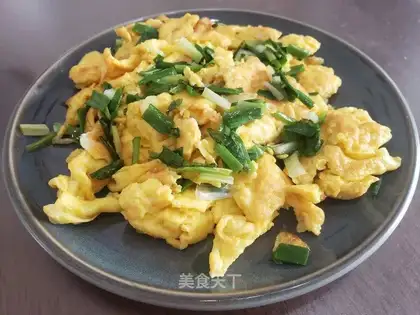 Onion fried goose eggs