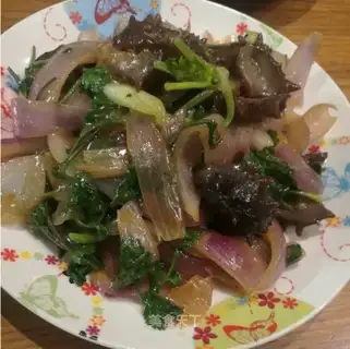 Onion picks sea cucumbers