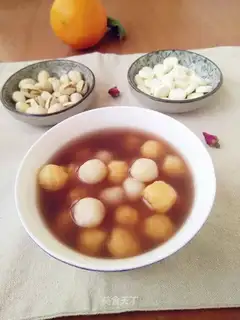 Double-coloured red bean soup