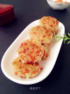 A salsa and rice cake