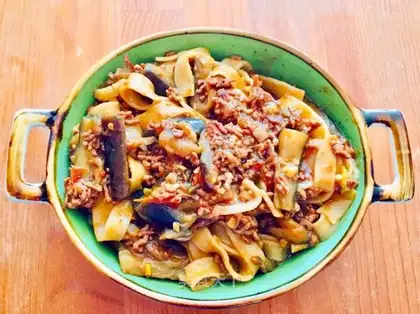 Meat and eggplant noodles