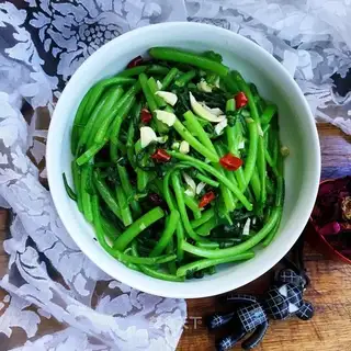 Tea and garlic