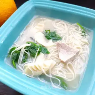 Sweet peas with hot noodles