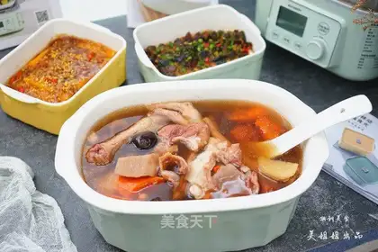 Lian's peanut chop chicken claw soup
