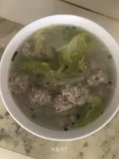 The green leaves meatball soup