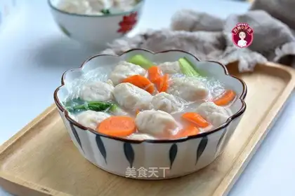 Carrot fishball fan soup