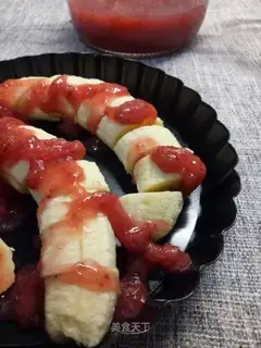 Strawberry banana salad