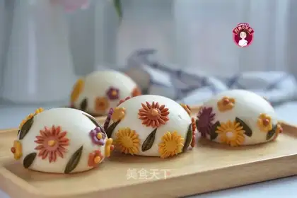 A milk bun of flowers