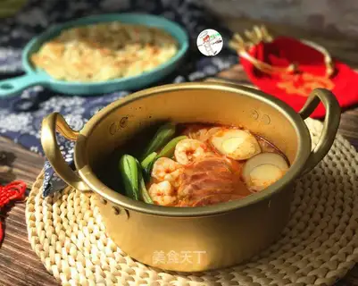 Sour soup with a tummy shrimp