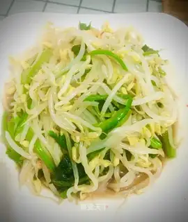 The green bean sprouts of cold spinach