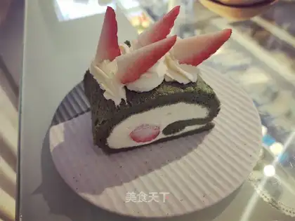 Tea strawberry rolls